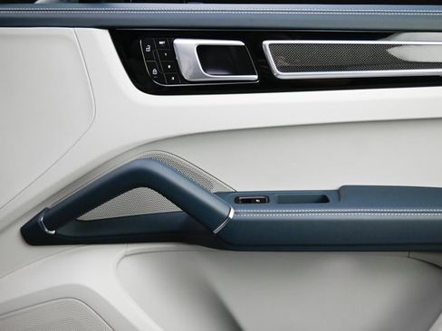 Used 2022 Porsche Cayenne S image 55