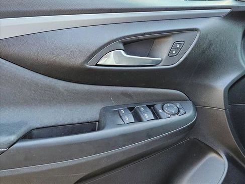 Used 2025 Buick Envista Preferred FWD image 24