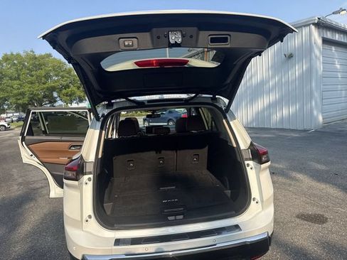 Used 2025 Nissan Rogue Platinum w/ Platinum Premium Package FWD image 12