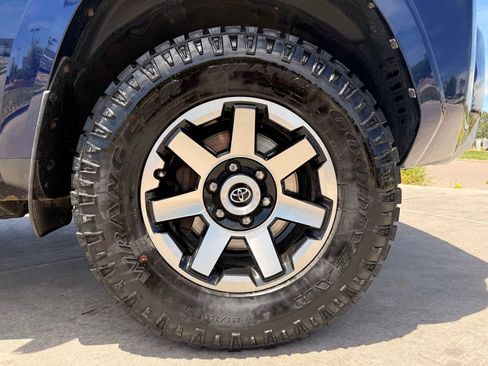 Used 2017 Toyota 4Runner TRD Off-Road Premium AWD/4WD image 33