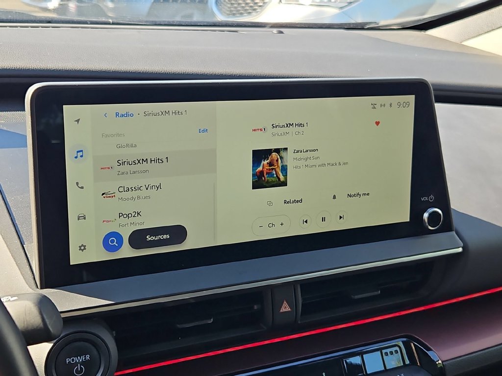 Used 2024 Toyota Prius Prime FWD image 22