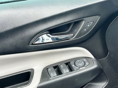 Used 2022 Chevrolet Equinox LS w/ LS Convenience Package image 18