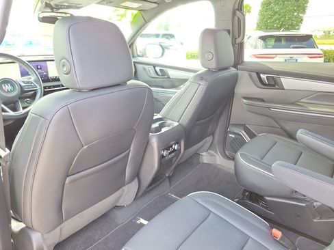 Used 2025 Buick Enclave Preferred FWD image 10