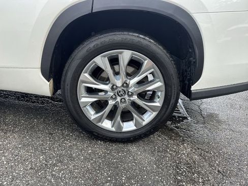 Used 2021 Toyota Highlander Limited FWD image 35