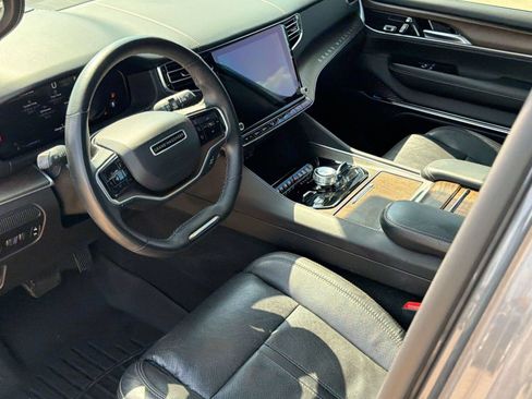 Used 2023 Jeep Grand Wagoneer 4WD image 4