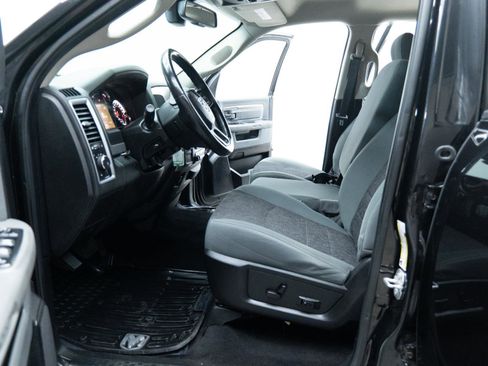 Used 2018 RAM 2500 Big Horn image 31