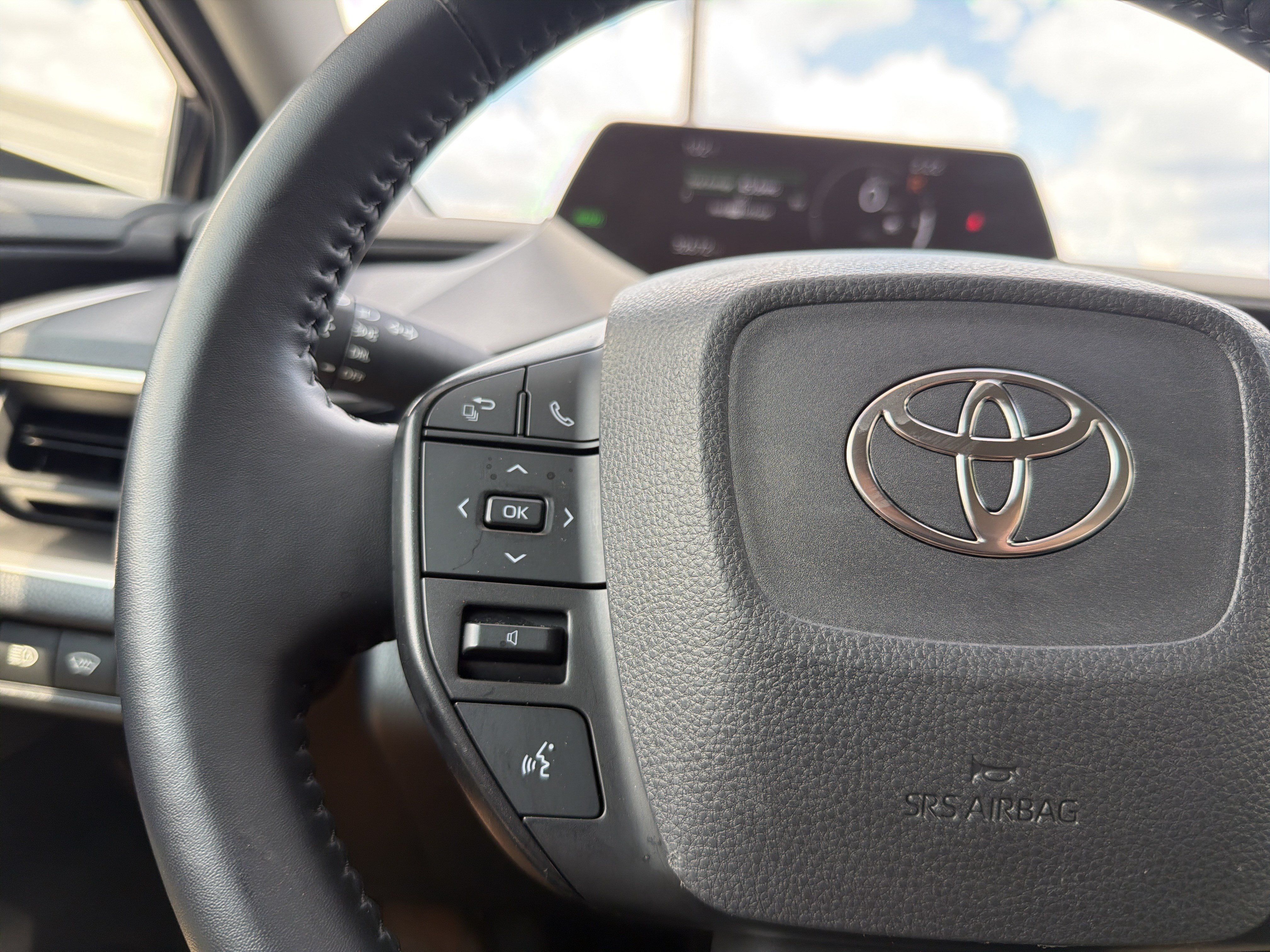 Certified 2025 Toyota Prius LE AWD/4WD image 10