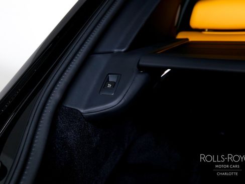 Used 2024 Rolls-Royce Cullinan image 27