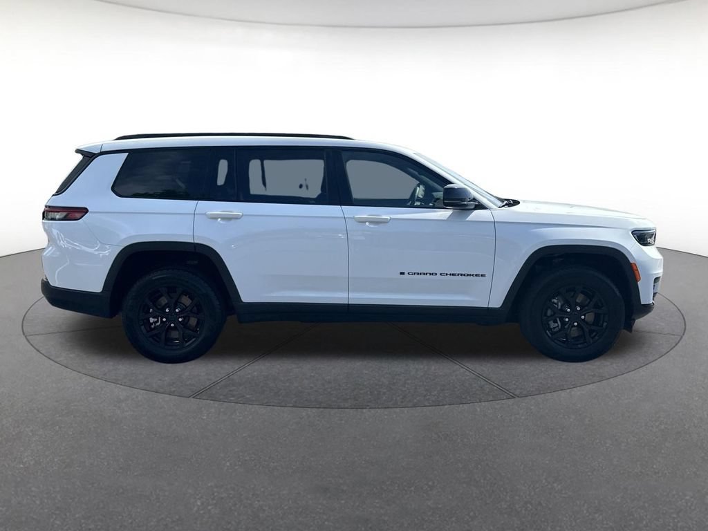 Certified 2024 Jeep Grand Cherokee L Laredo AWD/4WD image 7