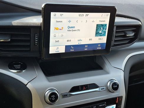 Used 2023 Ford Explorer XLT image 17