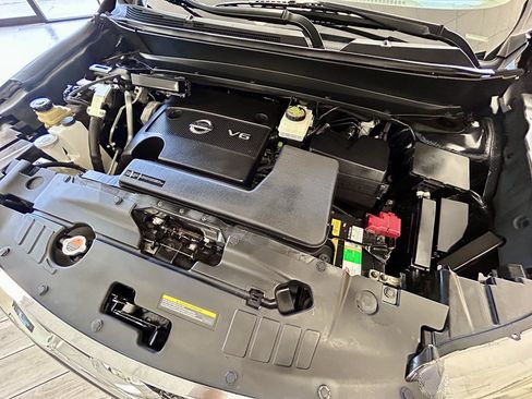 Used 2014 Nissan Pathfinder SV w/ Trailer Tow Package FWD image 19