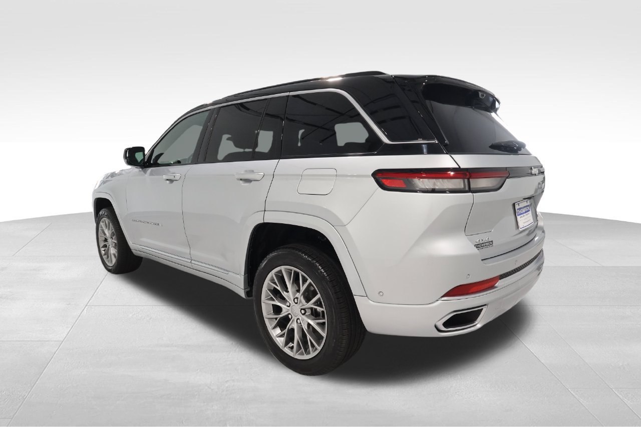 Used 2025 Jeep Grand Cherokee Summit w/ Adv Protech Group IV AWD/4WD image 2