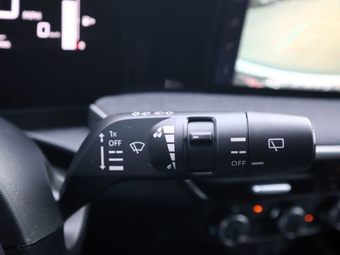 Used 2025 Nissan Kicks SV image 18