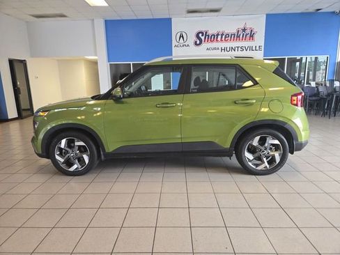 Used 2022 Hyundai Venue SEL FWD image 5