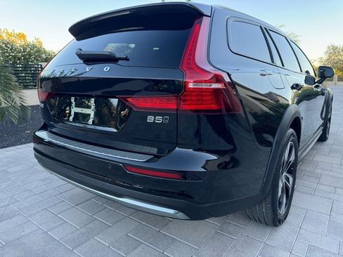 Used 2025 Volvo V60 B5 Cross Country Plus AWD/4WD image 4