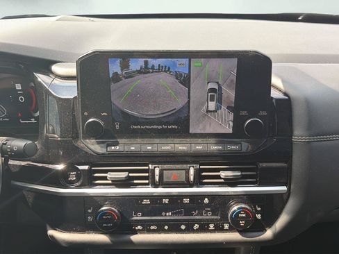 Used 2025 Nissan Pathfinder Platinum AWD/4WD image 21