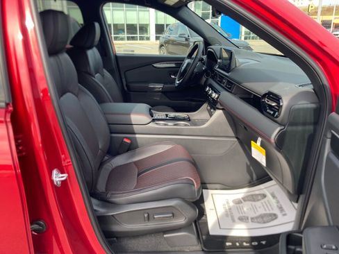 New 2025 Honda Pilot Black Edition image 5