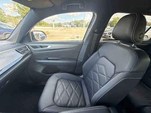 Used 2025 Volkswagen Atlas Cross Sport SE FWD image 27