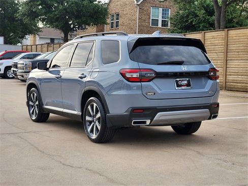 Used 2023 Honda Pilot Touring image 3