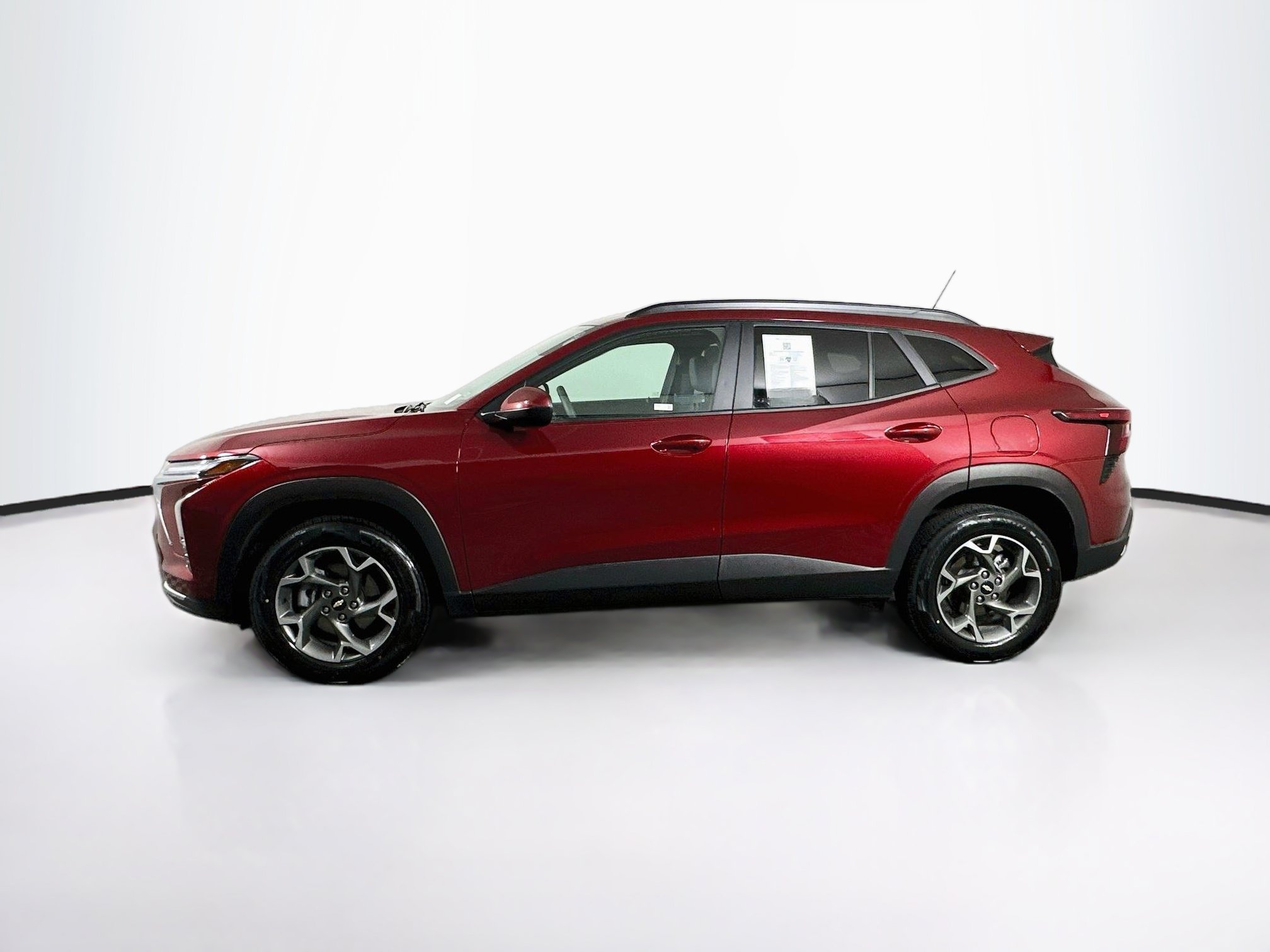 Used 2025 Chevrolet Trax LT FWD image 4