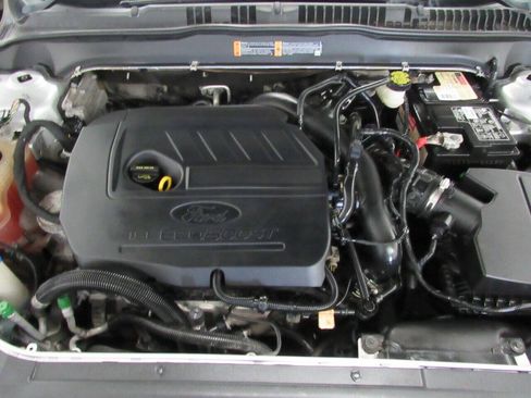Used 2017 Ford Fusion SE w/ Fusion SE Technology Package FWD image 4