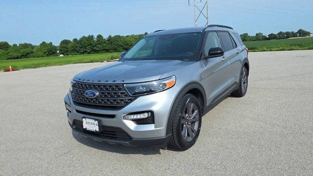 Used 2024 Ford Explorer XLT w/ Equipment Group 202A RWD image 3