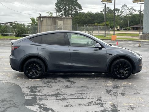 Used 2022 Tesla Model Y Long Range AWD/4WD image 10