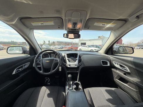 Used 2017 Chevrolet Equinox LS image 27