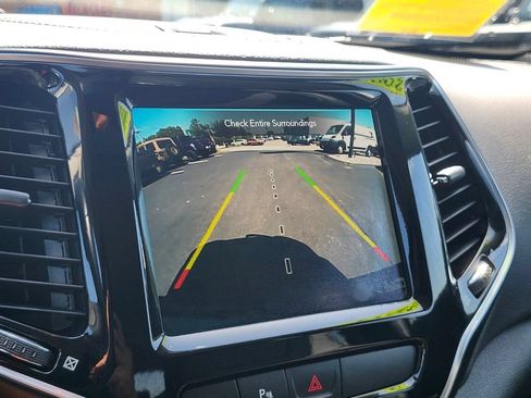 Used 2020 Jeep Cherokee Limited AWD/4WD image 22