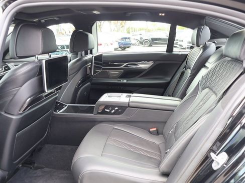 Used 2019 BMW 750i xDrive image 39