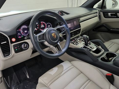 Used 2023 Porsche Cayenne Platinum Edition AWD/4WD image 16