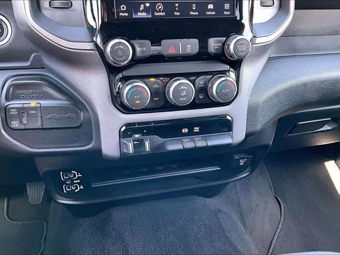 Used 2024 RAM 3500 Tradesman w/ Chrome Appearance Group AWD/4WD image 33
