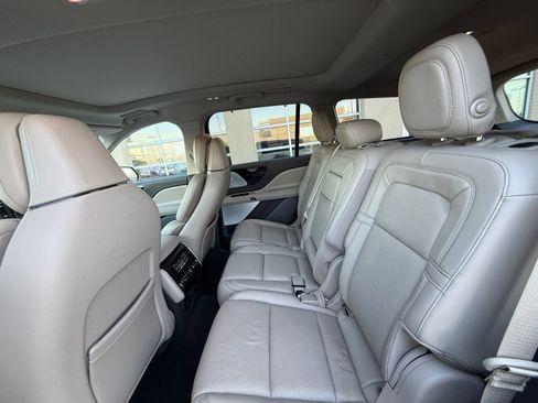 Used 2020 Lincoln Aviator Reserve w/ Equipment Group 202A image 17