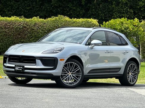 Used 2026 Porsche Macan AWD/4WD image 1