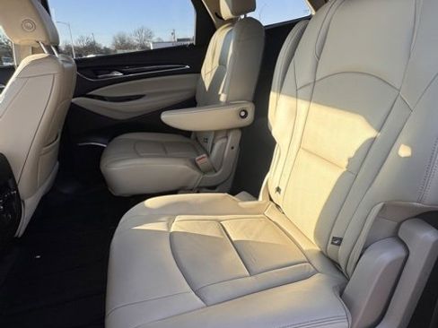 Used 2019 Buick Enclave Essence image 12