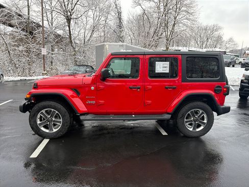 Used 2019 Jeep Wrangler Unlimited Sahara image 8