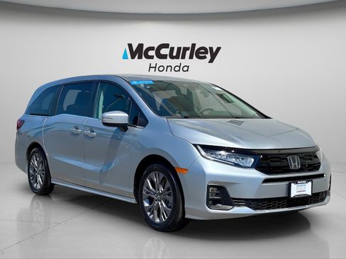 Certified 2026 Honda Odyssey Touring image 1