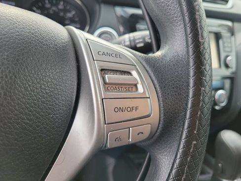 Used 2016 Nissan Rogue AWD image 25