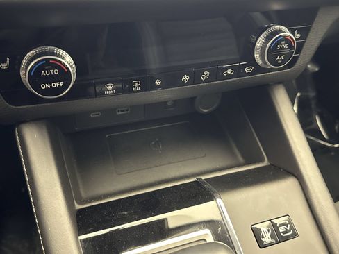 Used 2024 Mitsubishi Outlander SE AWD/4WD image 17