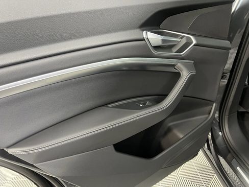 Used 2023 Audi e-tron Premium w/ Convenience Plus Package image 28
