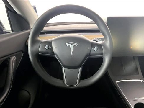 Used 2021 Tesla Model Y Long Range image 5