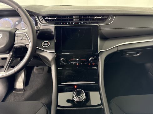 New 2025 Jeep Grand Cherokee L Laredo image 22