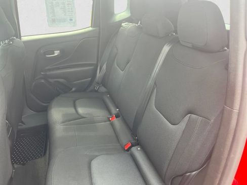 Used 2023 Jeep Renegade Latitude AWD/4WD image 13