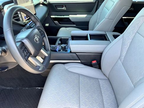 Used 2025 Toyota Tundra Limited AWD/4WD image 17