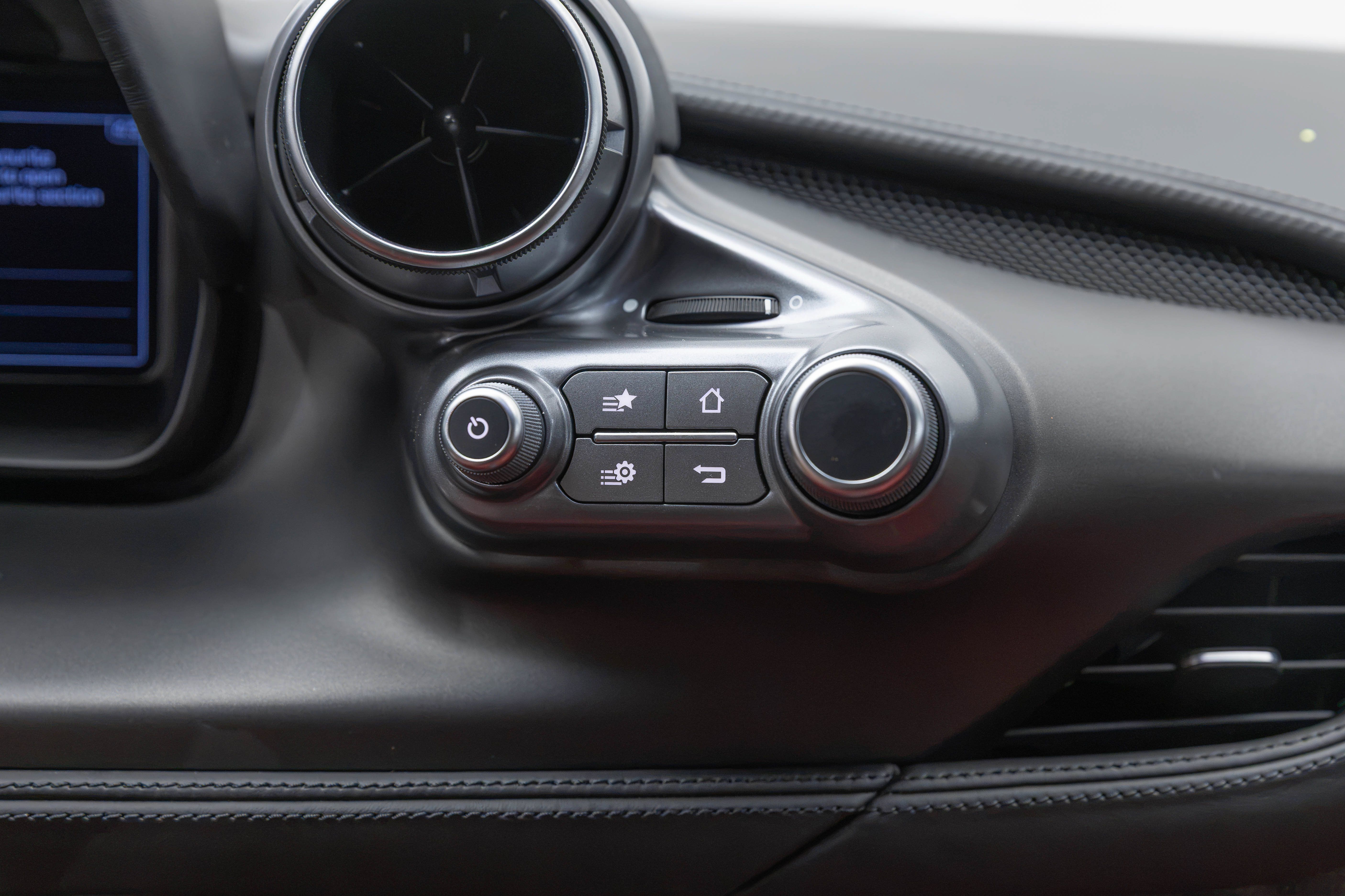 Used 2020 Ferrari F8 Tributo RWD image 32