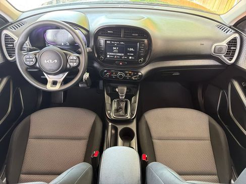 Used 2025 Kia Soul LX w/ LX Technology Package FWD image 20