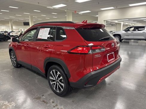 Certified 2024 Toyota Corolla Cross XLE image 5