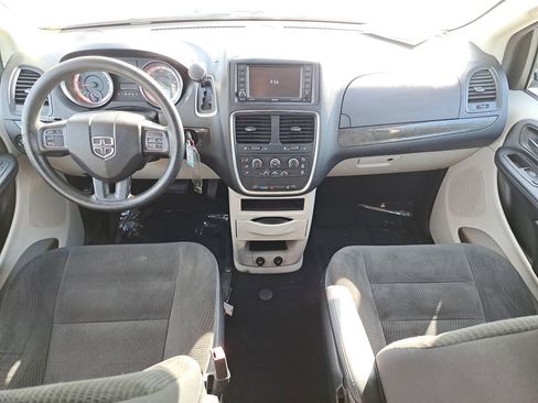Used 2019 Dodge Grand Caravan SE w/ UConnect Hands-Free Group image 10