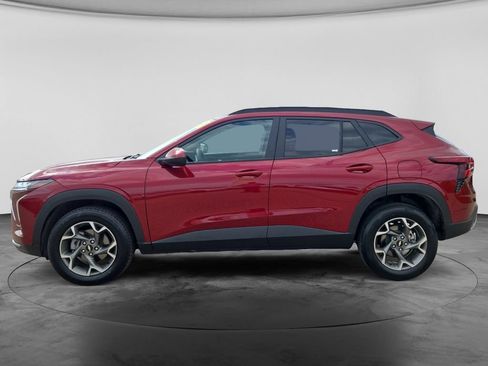 Used 2025 Chevrolet Trax LT FWD image 7