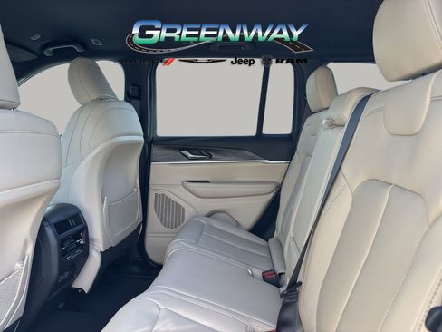 New 2025 Jeep Grand Cherokee Limited image 12